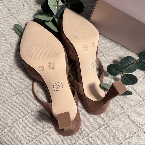 Nude Suede pointed closed toe high heel shoes size 10 women’s with buckle decor - Picture 5 of 8